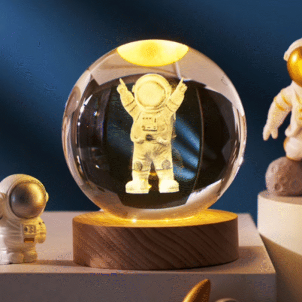 3D Crystal Ball – Astronaut